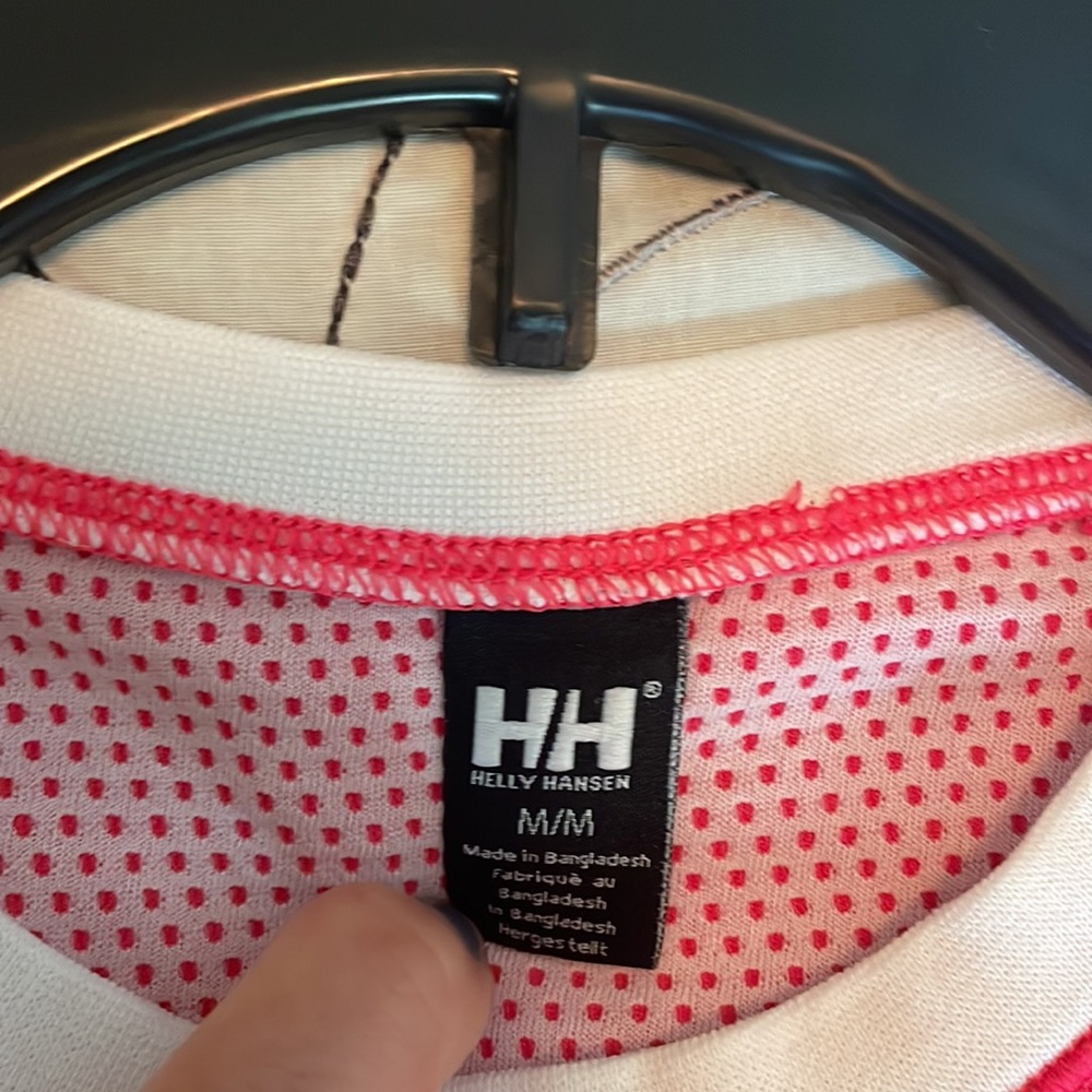 Helly Hansen pink base layer king sleeve shirt w/ black/white stripe on sleeve M - Picture 3 of 9